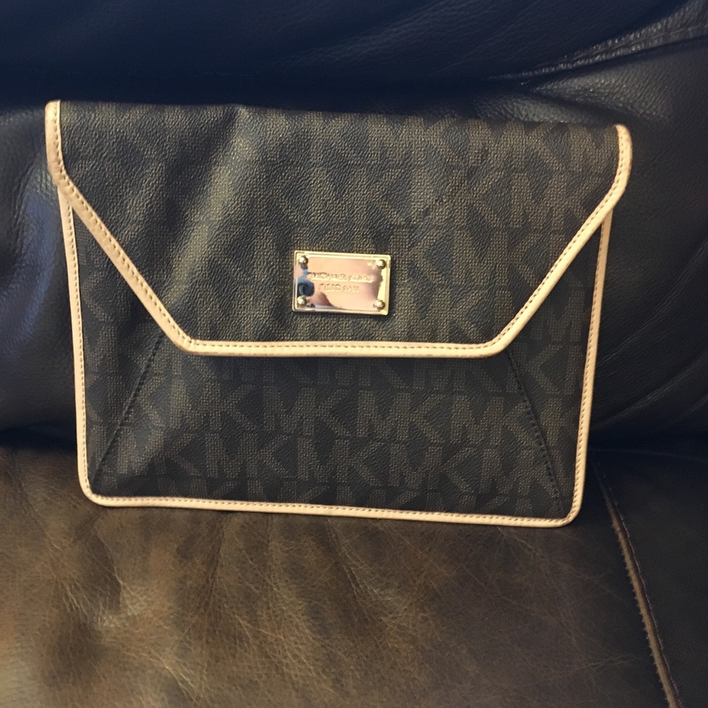 Michael Kors clutch (authentic)